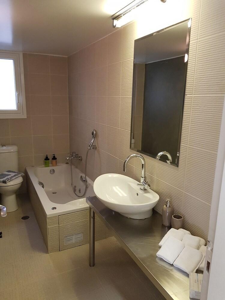 75m² 3 Slaapkamer, 2 Privé Badkamer In Acropolis - Koukaki Appartement Athene